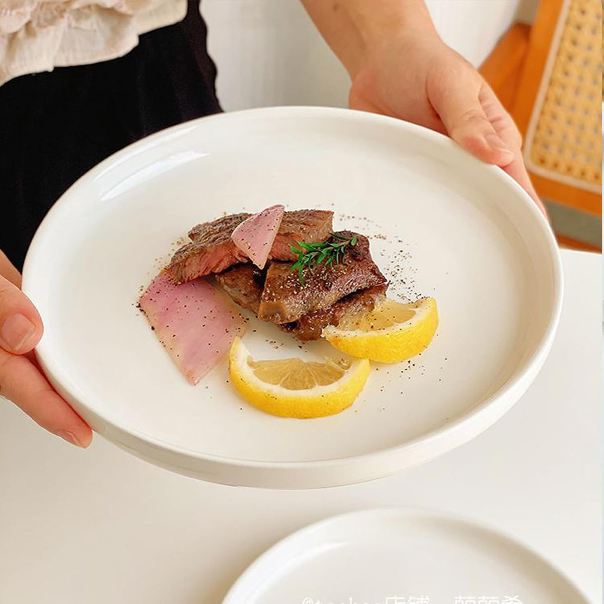 White Dinner Plates Set of 2, Ceramic Dining Plates 10 inch, Large Salad Plate, Porcelain Kitchen Plate for Pizza, Steak, Microwave and Dishwasher Safe